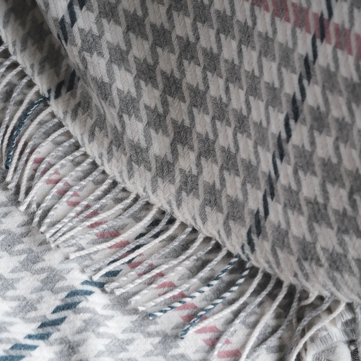 CARROGLEN SILVER WOOL THROW