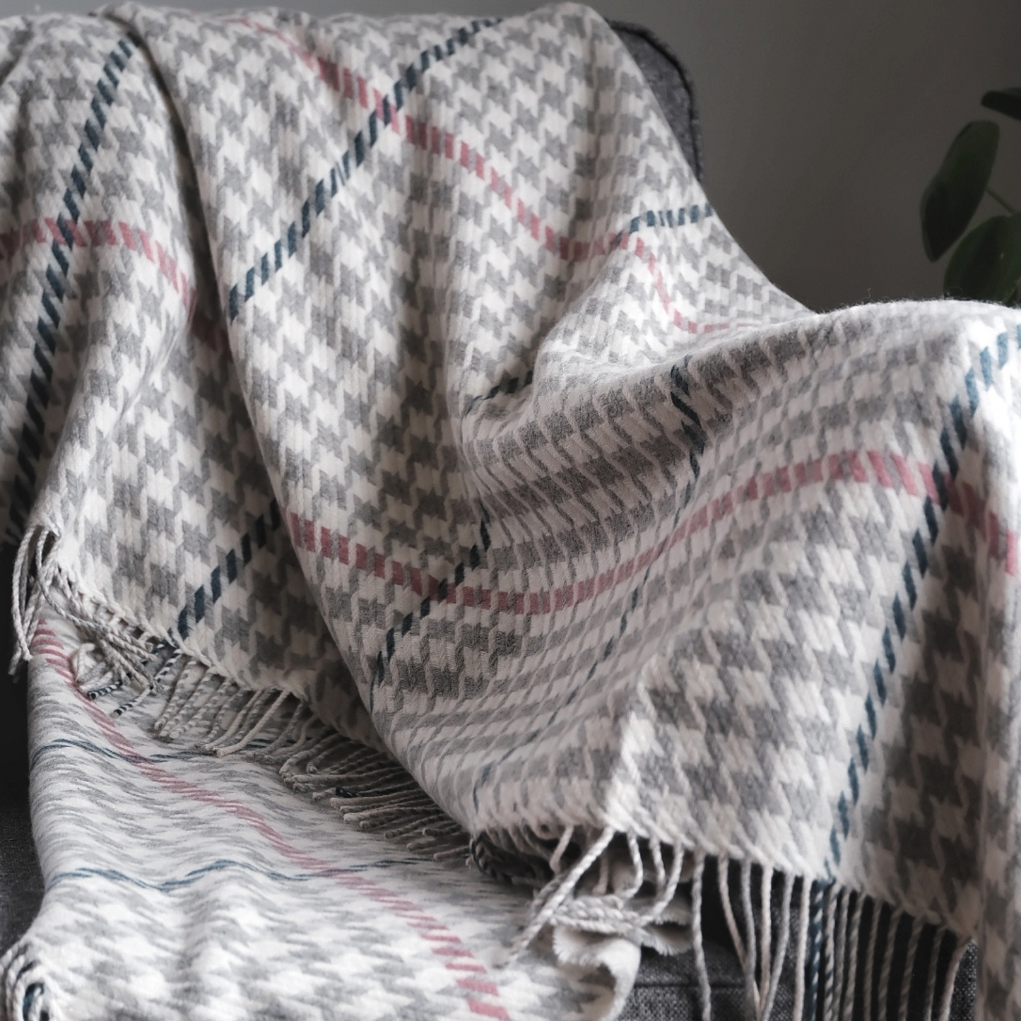 CARROGLEN SILVER WOOL THROW