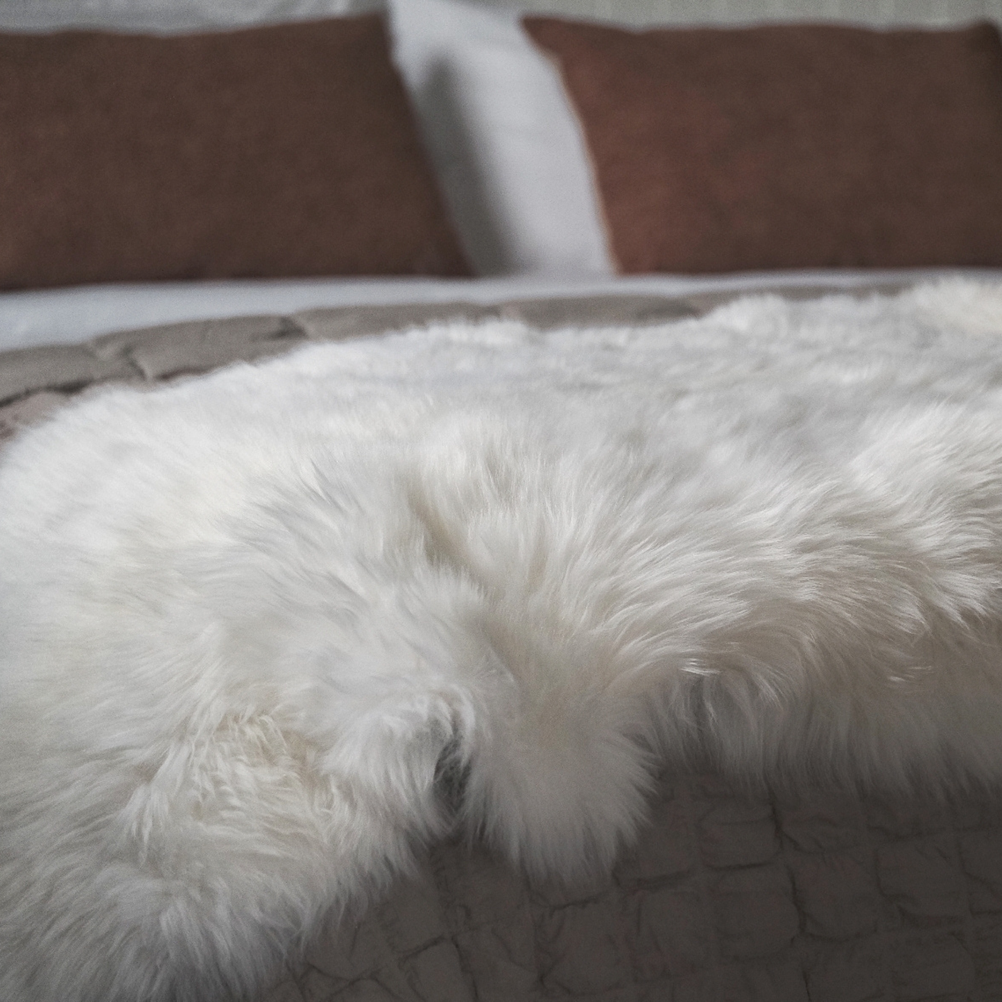 MERINO SHEEPSKIN END TO END SHEEPSKIN RUG/THROW 185X70CMS