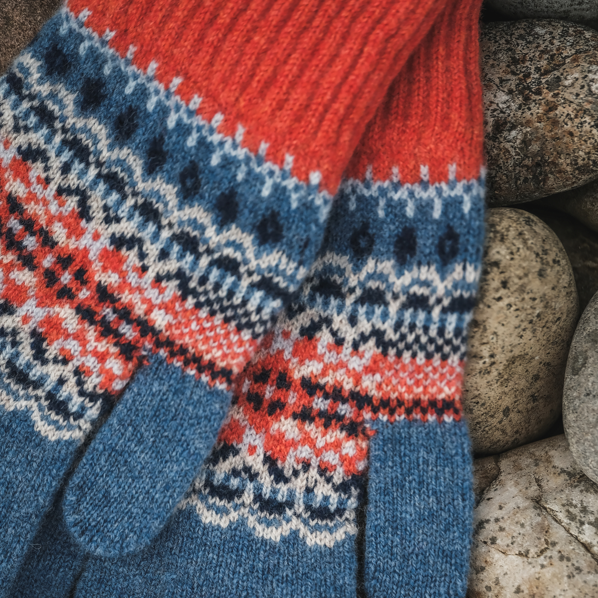 Alloa Glove in Blue Bella