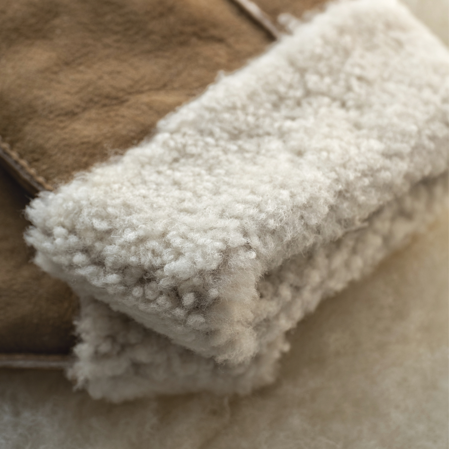SHEEPSKIN MITTENS (CHOICE OF COLOURS)