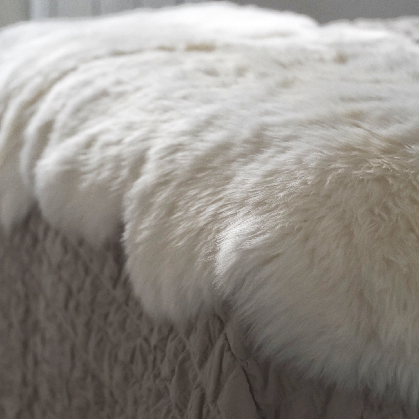 MERINO SHEEPSKIN END TO END SHEEPSKIN RUG/THROW 185X70CMS