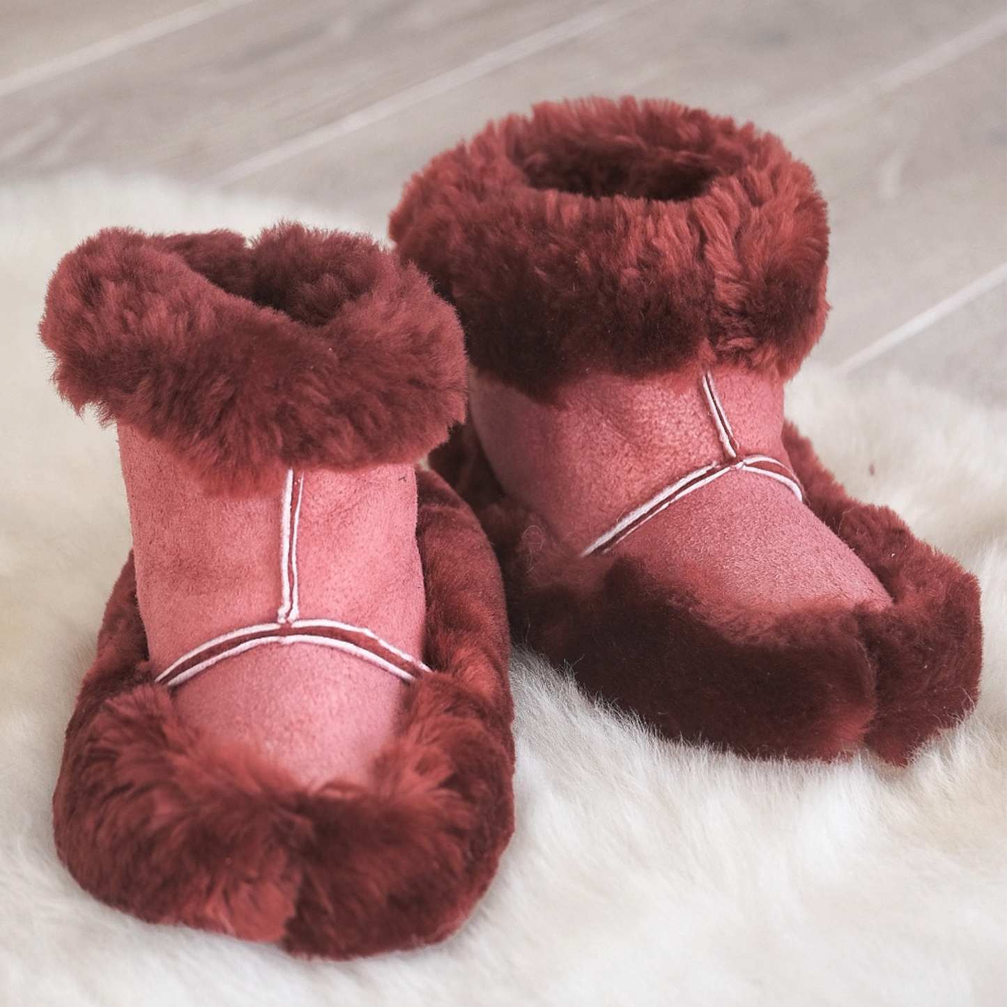 SNUGGLY SHEEPSKIN BOOT SLIPPERS (UK 4-13) (CHOICE OF COLOURS)