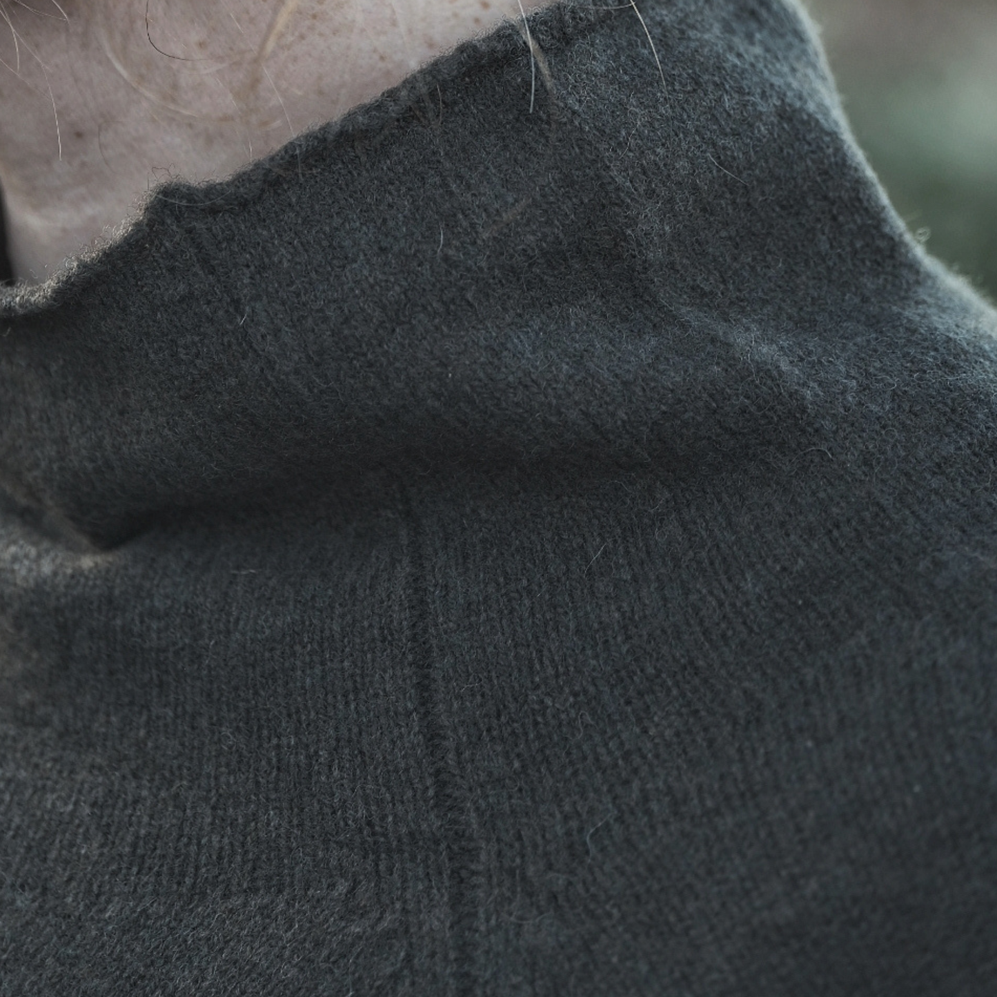 CORRY RAGLAN'S SWEATER IN SEAWEED (UNISEX)