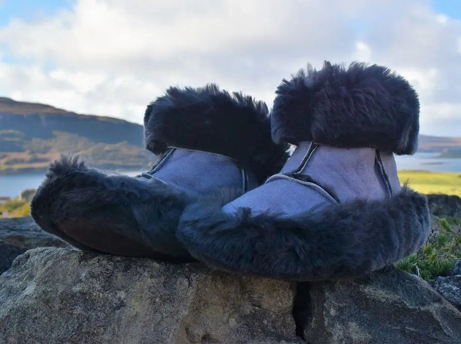SNUGGLY SHEEPSKIN BOOT SLIPPERS (UK 4-13) (CHOICE OF COLOURS)