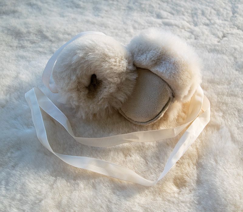 SHEEPSKIN PUDDY MITTS IN CREAM