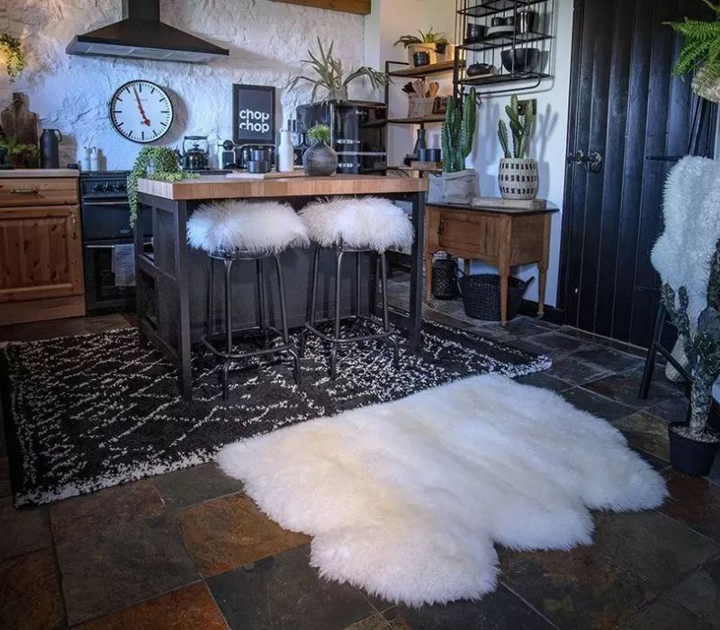 NATURAL WHITE TRIPLE 95X150CMS SHEEPSKIN RUG/THROW