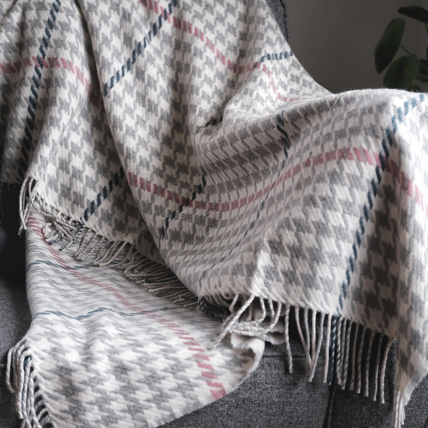 CARROGLEN SILVER WOOL THROW