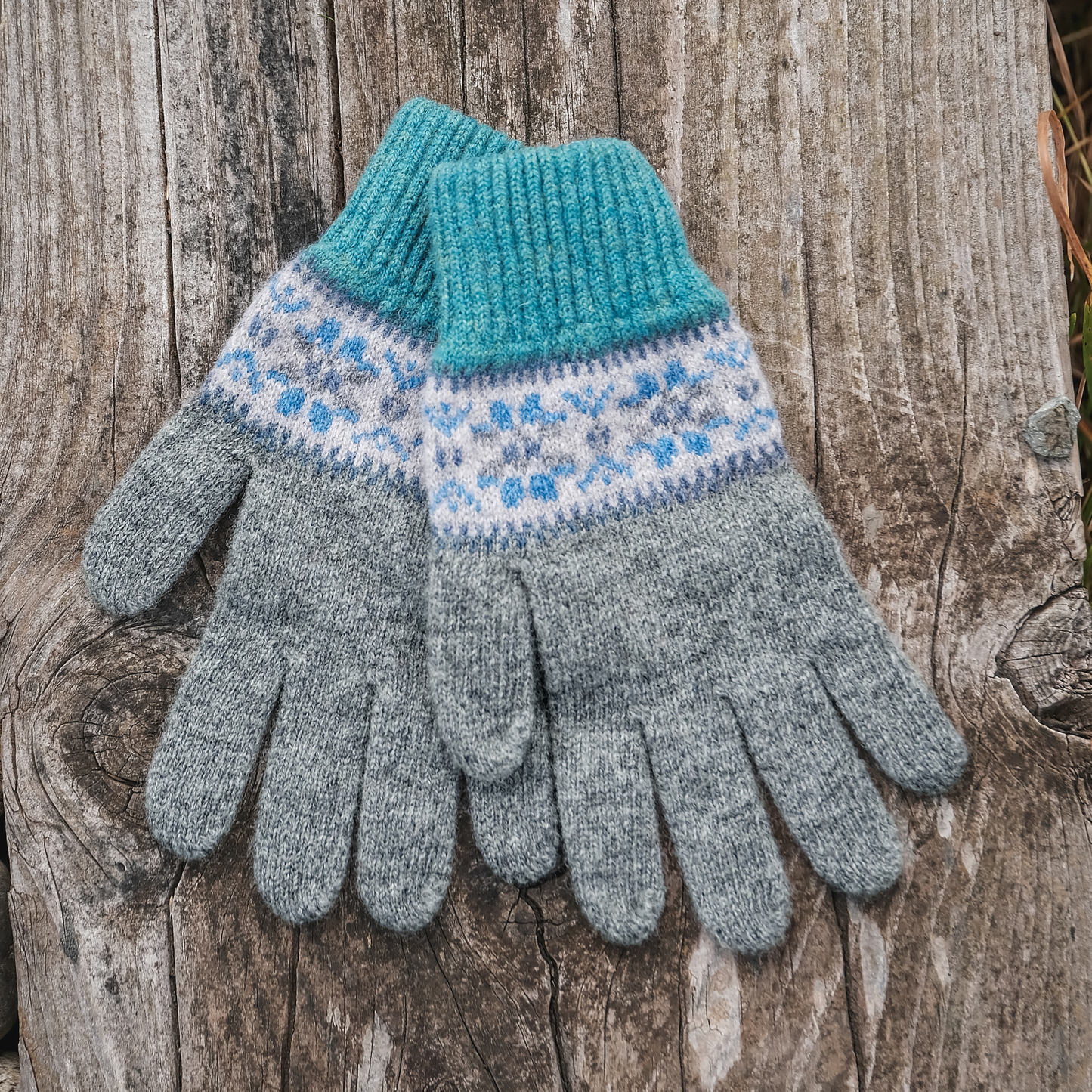 Islay Gloves in Moonstone