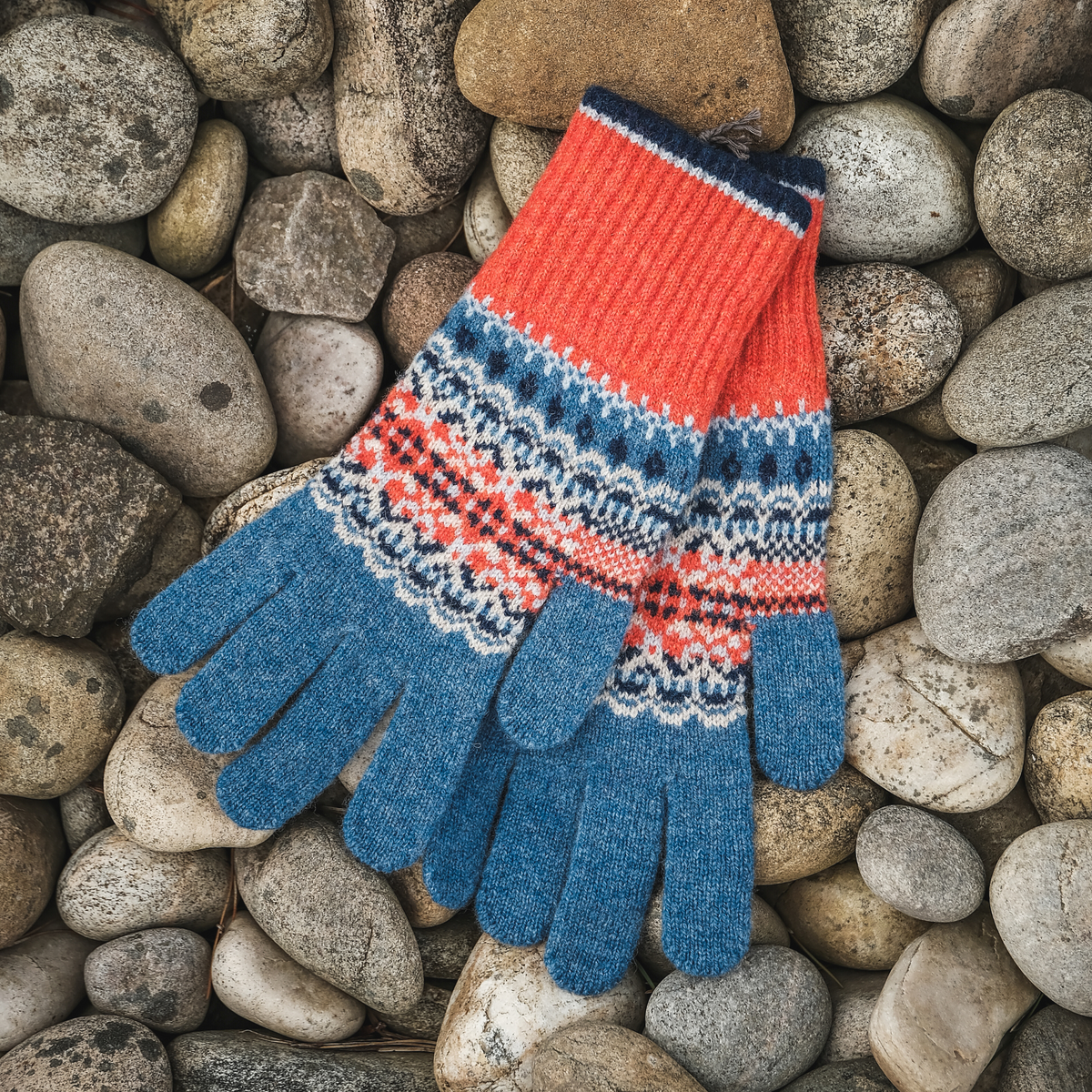 Alloa Glove in Blue Bella