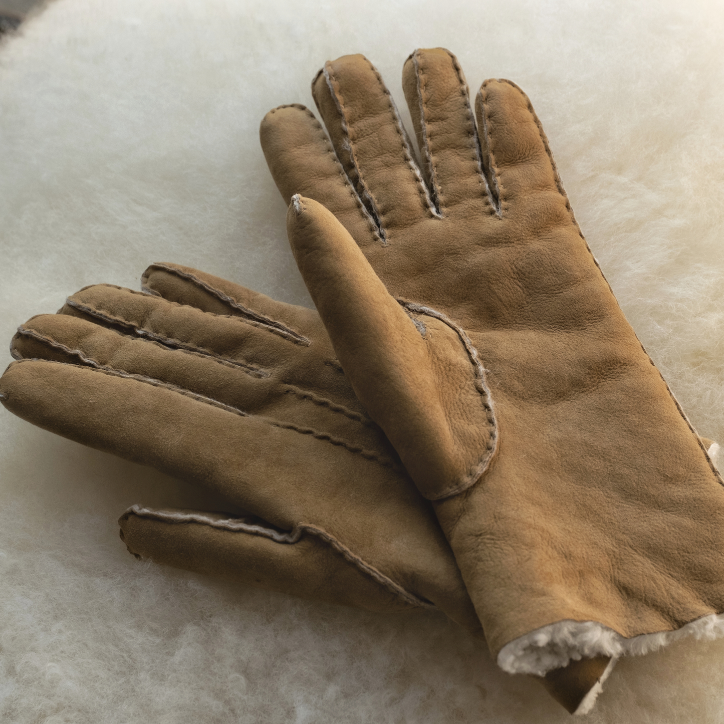 LADIES' SHEEPSKIN GLOVES (CHOICE OF THREE COLOURS) HANDSEWN