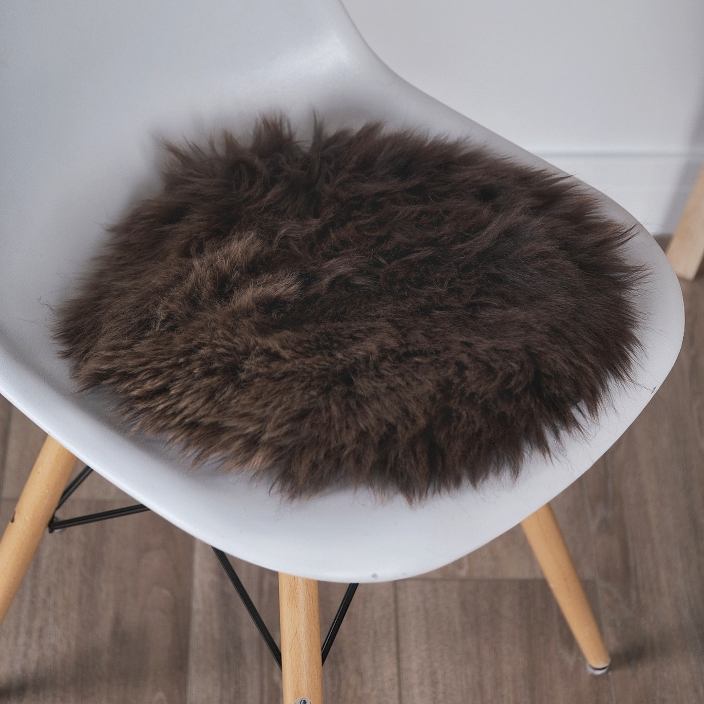 SMALL ROUND SHEEPSKIN SEAT PAD IN WHITE OR BROWN