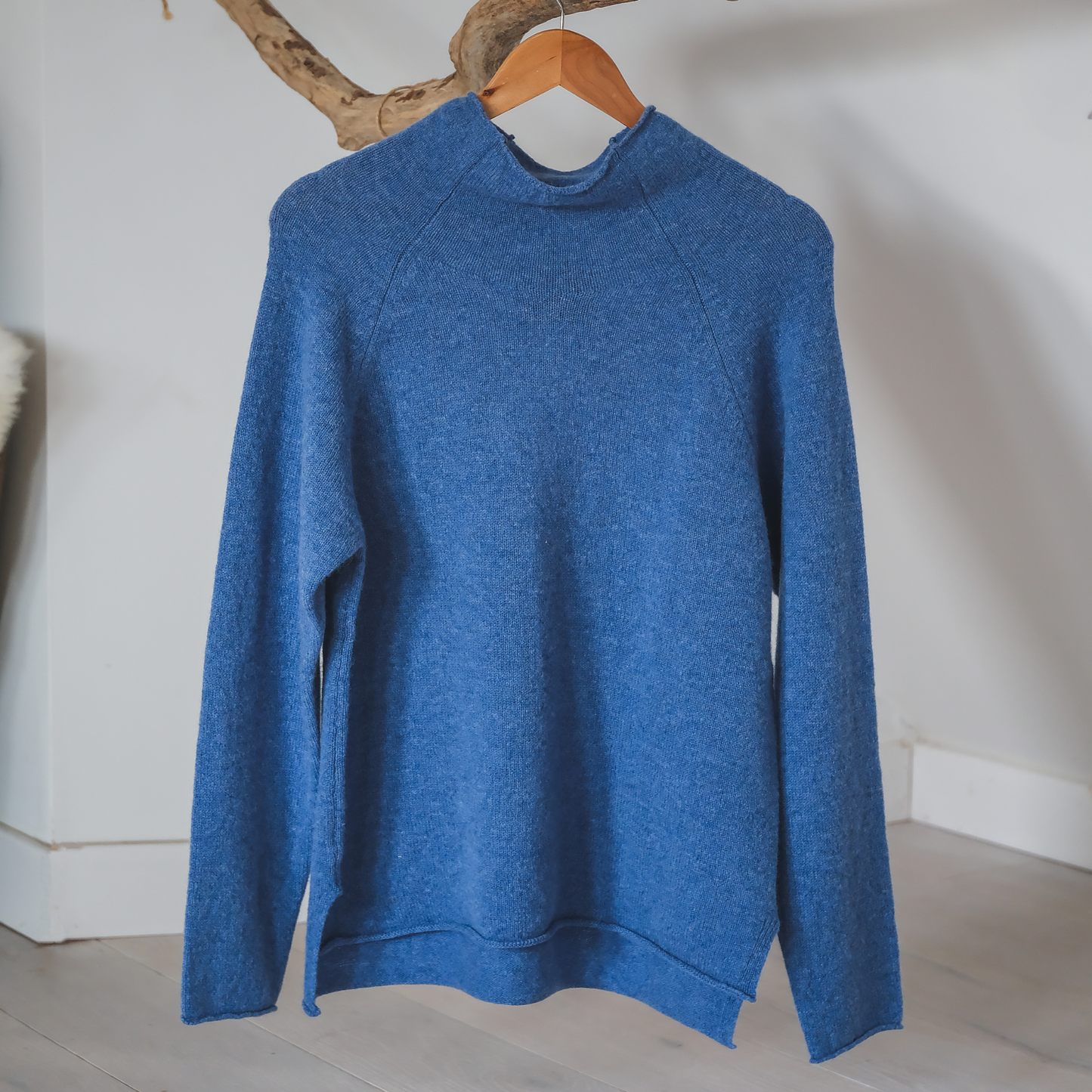 Corry Raglan Sweater in Jeans