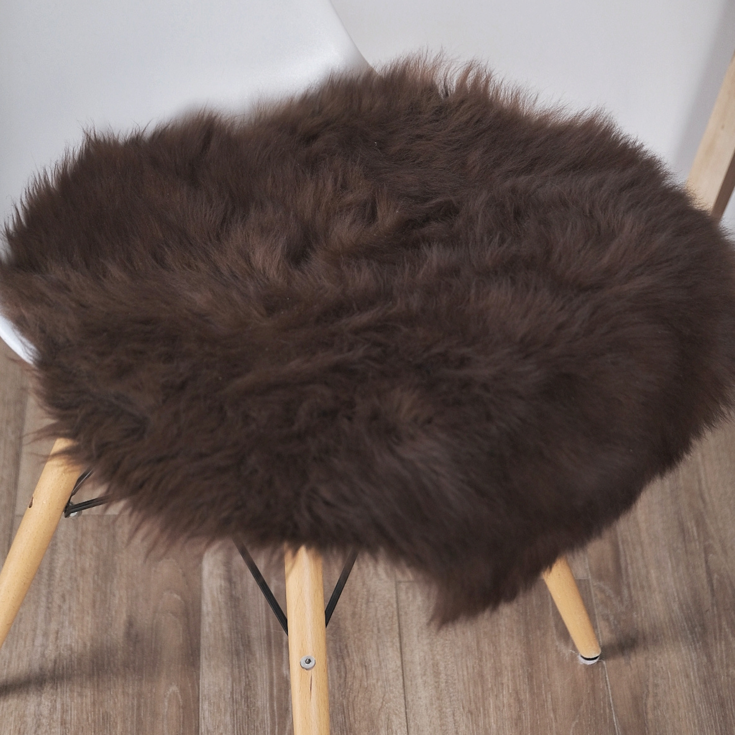 LARGE ROUND SHEEPSKIN SEAT PAD IN WHITE OR BROWN