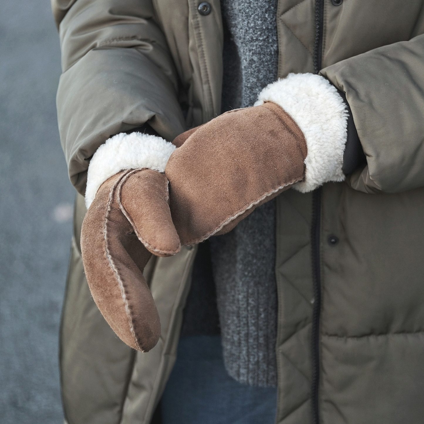 SHEEPSKIN MITTENS (CHOICE OF COLOURS)