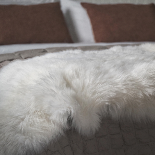 MERINO SHEEPSKIN END TO END SHEEPSKIN RUG/THROW 185X70CMS