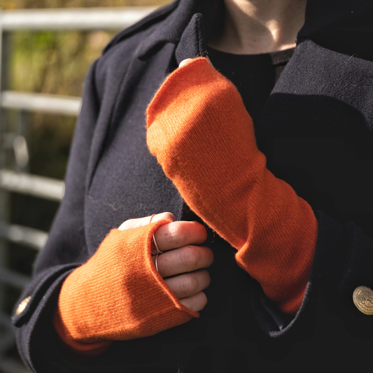 ECO CASHMERE FINGERLESS MITTENS IN AURA