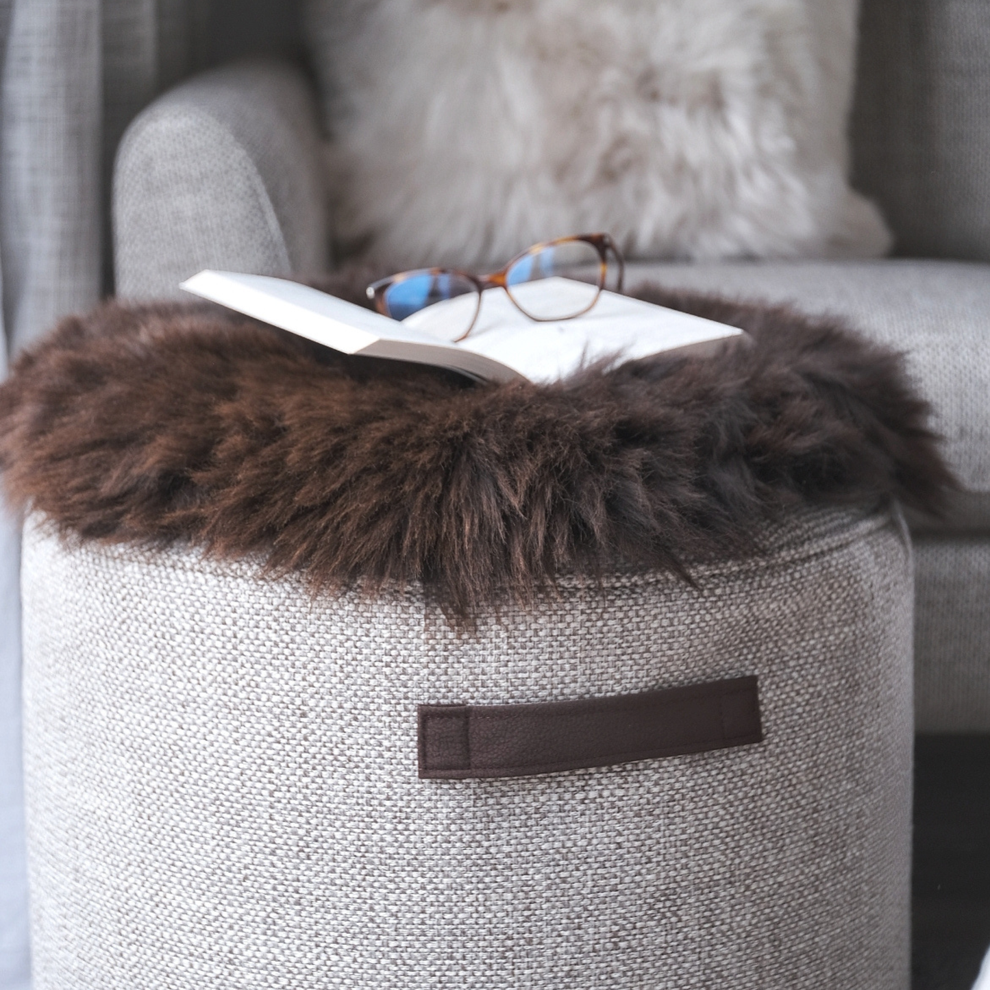 MEDIUM ROUND SHEEPSKIN SEAT PAD IN WHITE OR BROWN