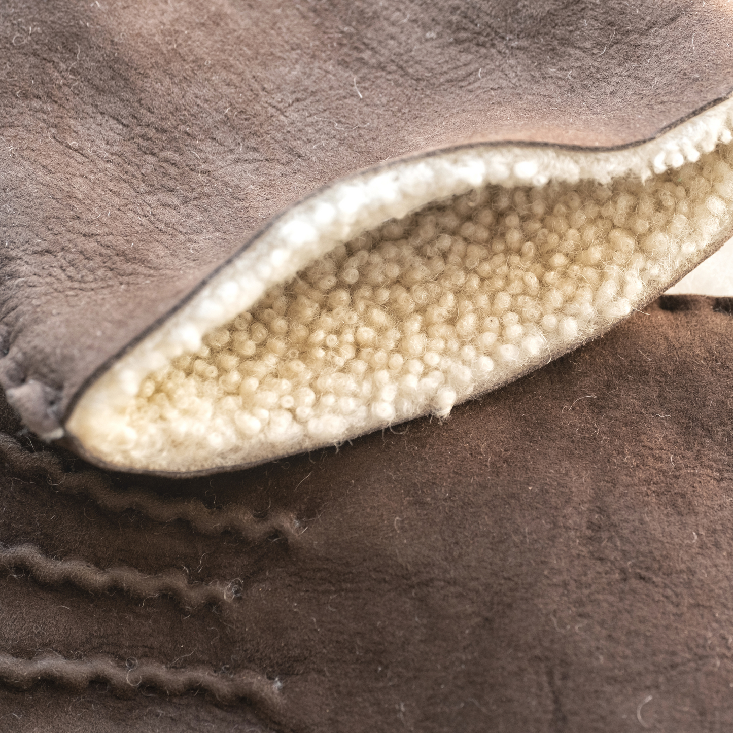 LADIES' SHEEPSKIN GLOVES (CHOICE OF THREE COLOURS) HANDSEWN