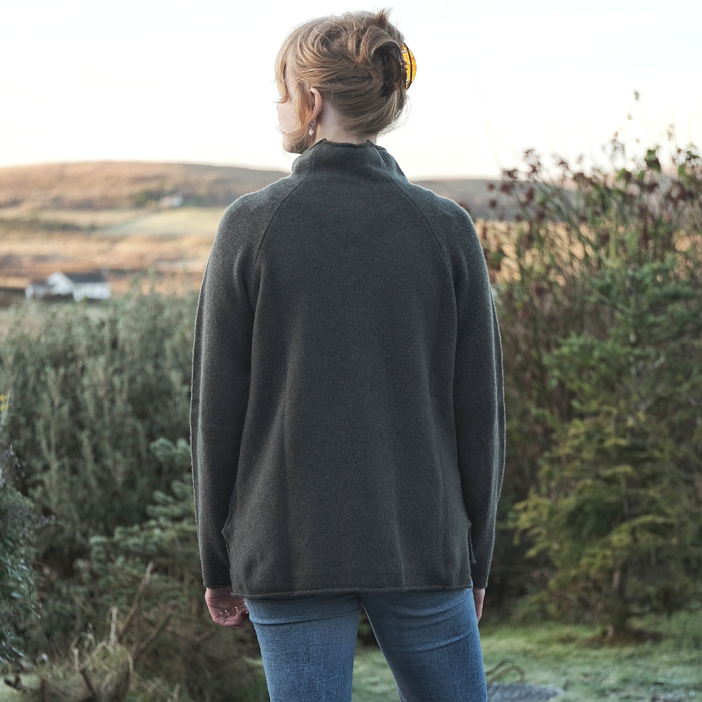 CORRY RAGLAN'S SWEATER IN SEAWEED (UNISEX)