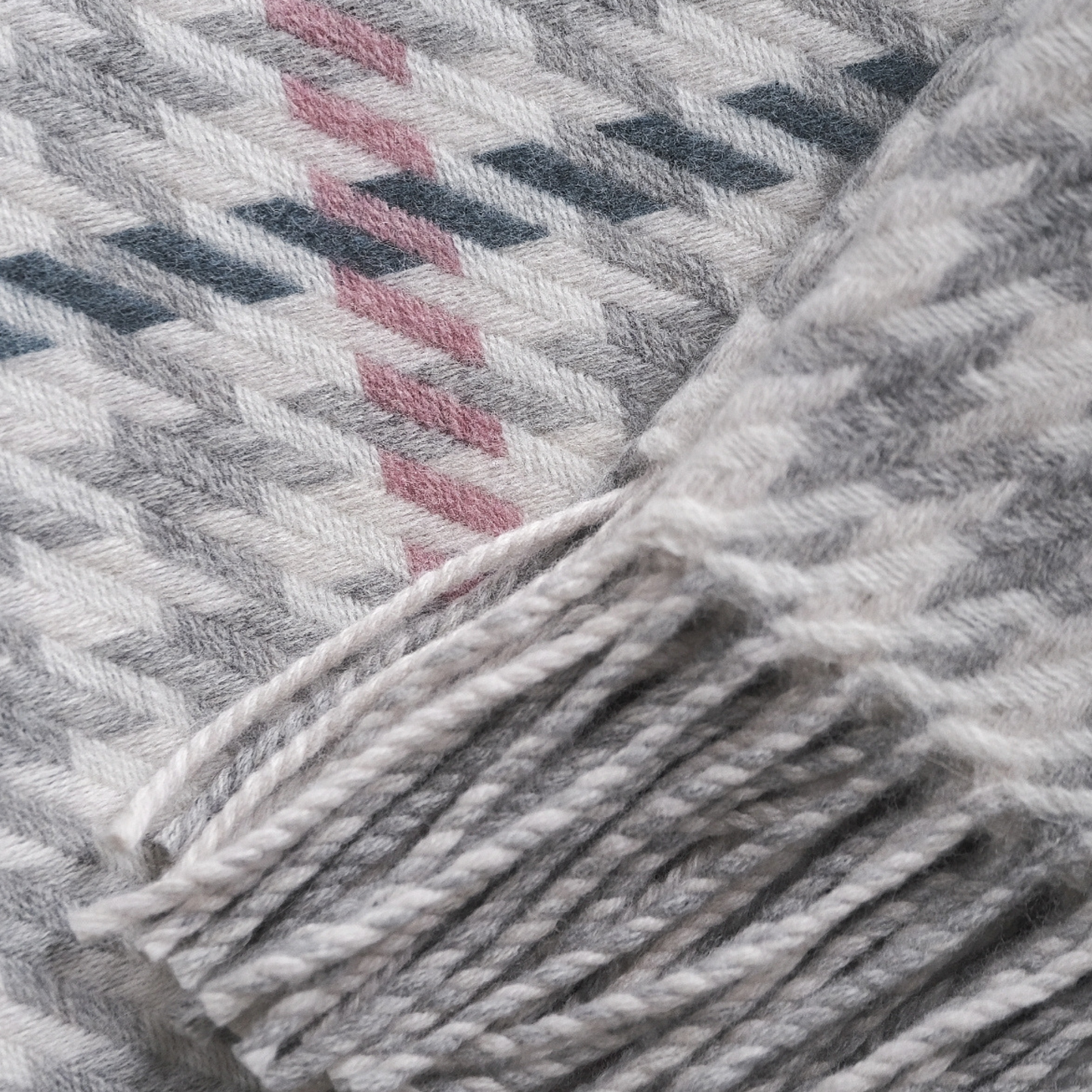 CARROGLEN SILVER WOOL THROW