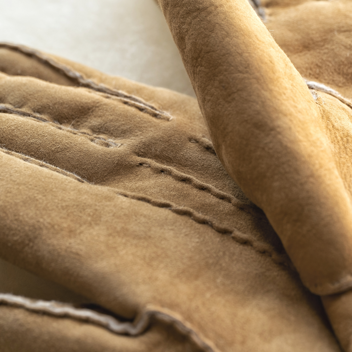 LADIES' SHEEPSKIN GLOVES (CHOICE OF THREE COLOURS) HANDSEWN