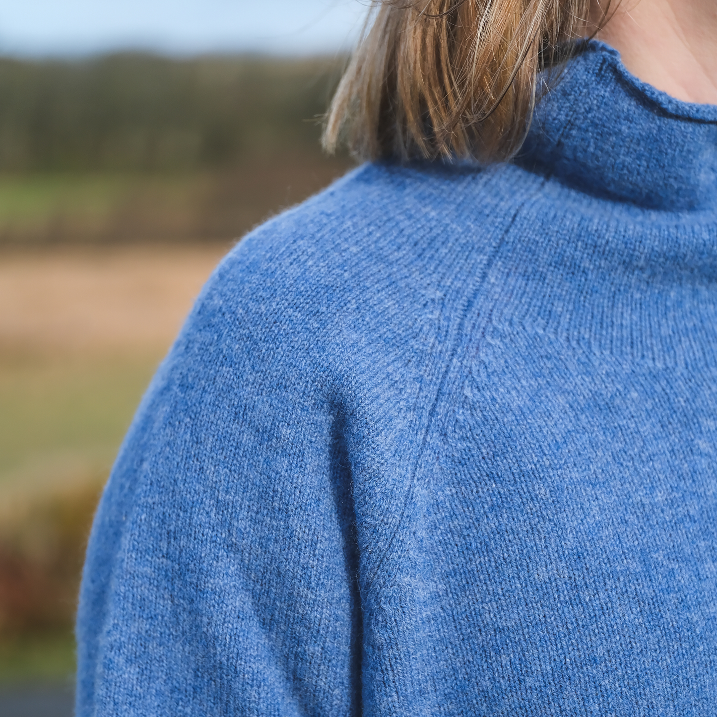 Corry Raglan Sweater in Jeans