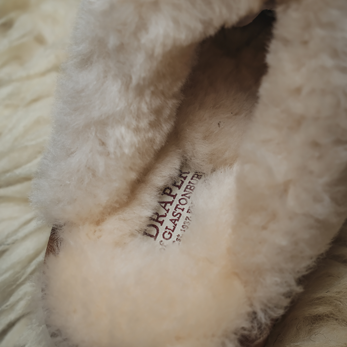 CHESTNUT SHEEPSKIN MULE SLIPPERS (UK 5-8)