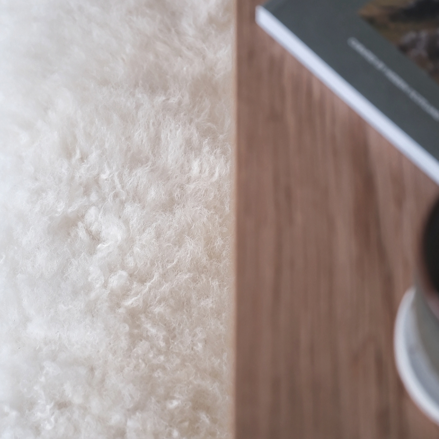 NATURAL WHITE MEDIUM SHEEPSKIN 95X60CMS SHEEPSKIN RUG/THROW
