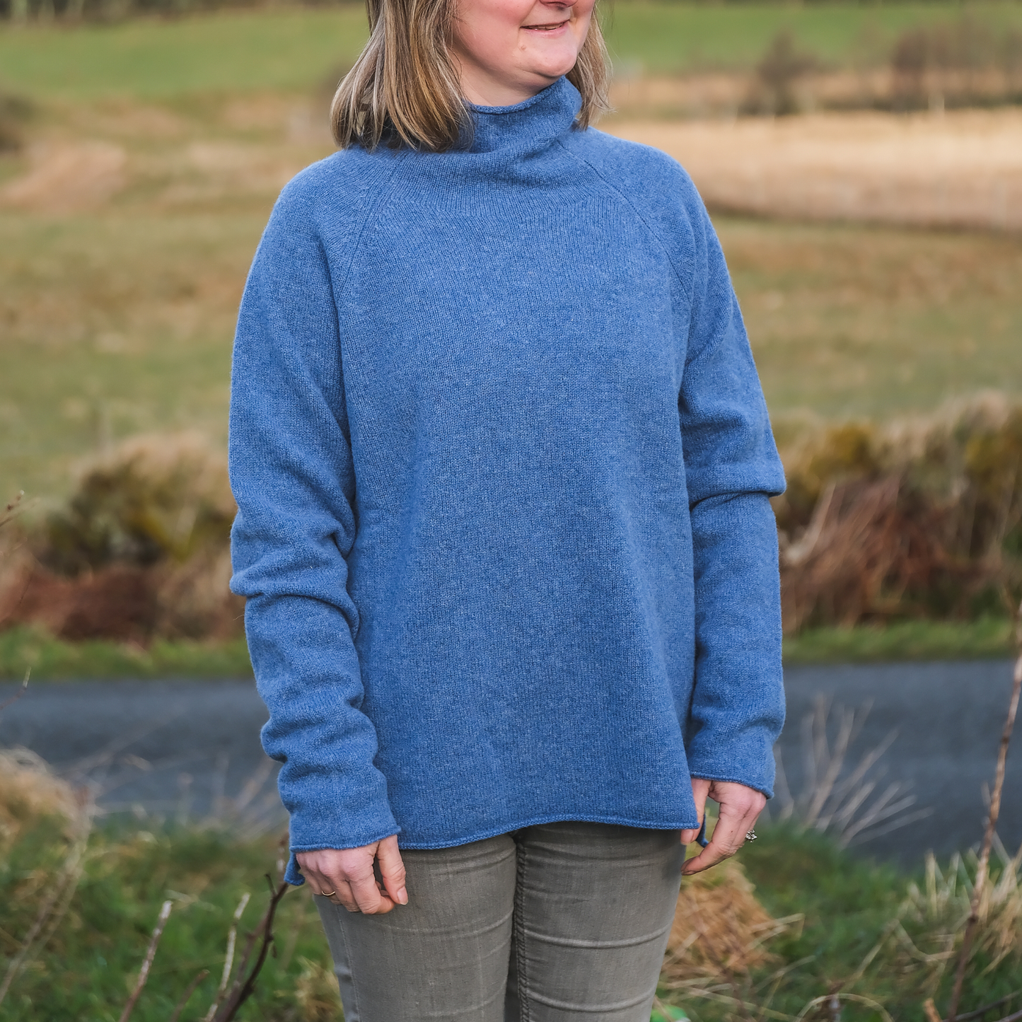 Corry Raglan Sweater in Jeans