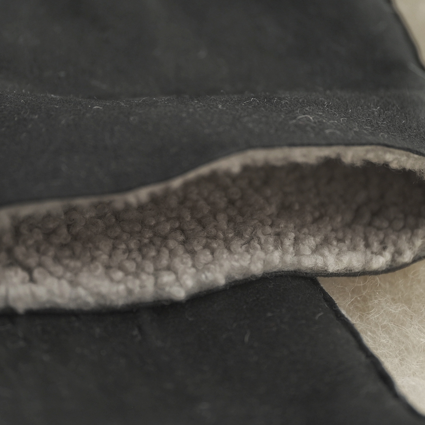 LADIES' SHEEPSKIN GLOVES (CHOICE OF THREE COLOURS) HANDSEWN