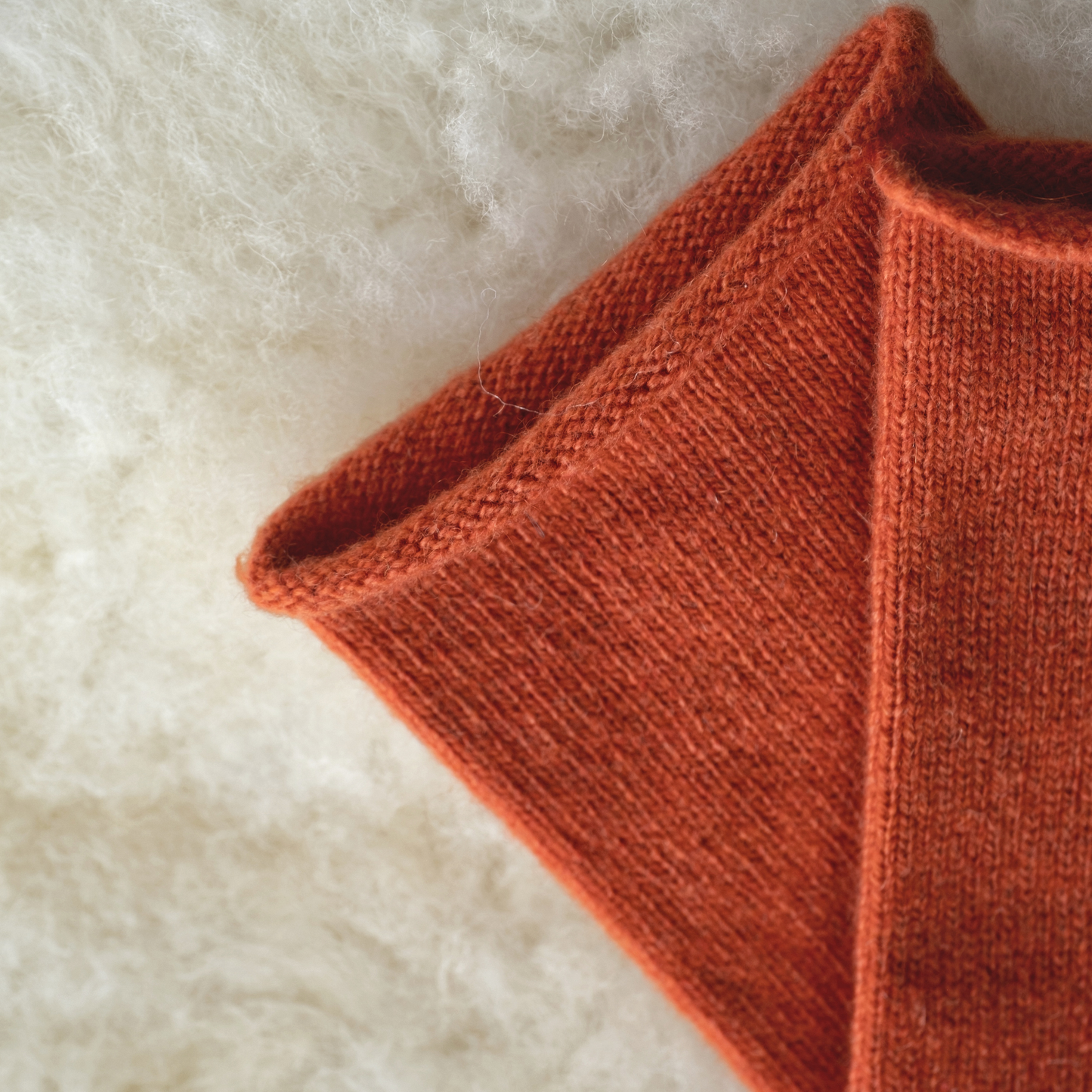 ECO CASHMERE FINGERLESS MITTENS IN AURA