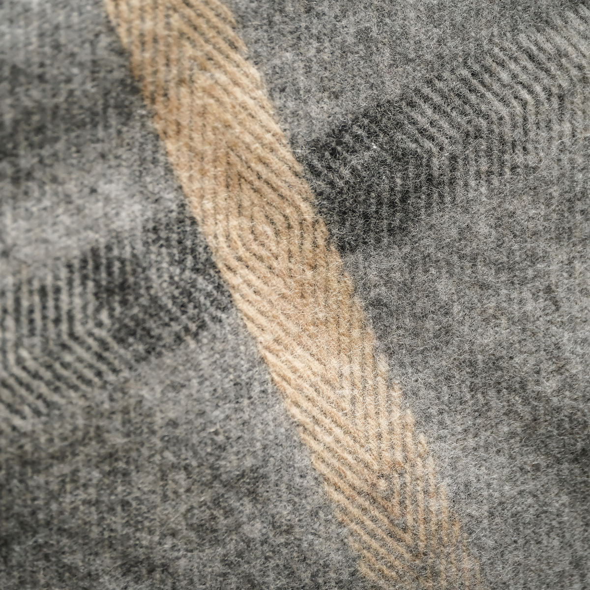 Remony Throw Mist