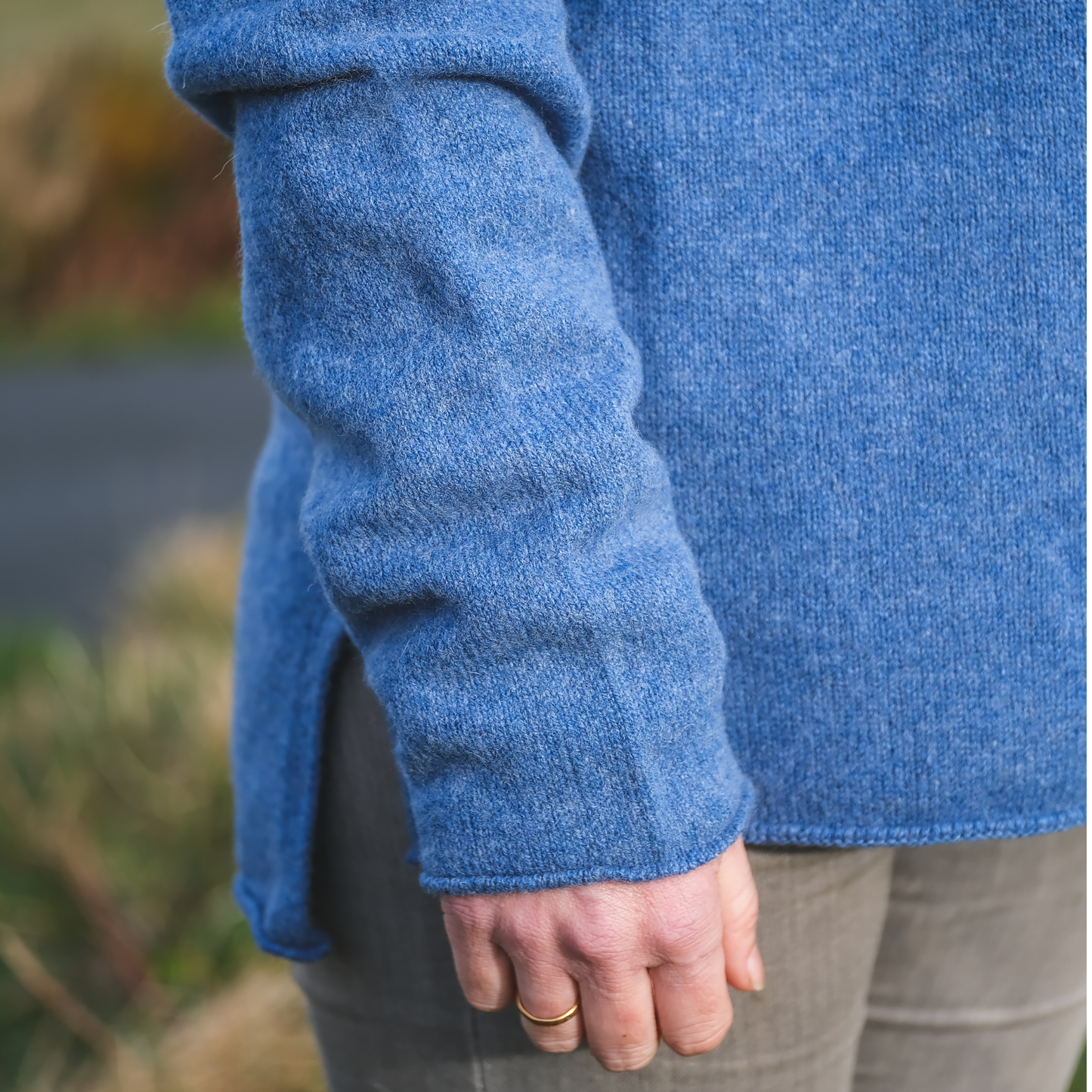 Corry Raglan Sweater in Jeans