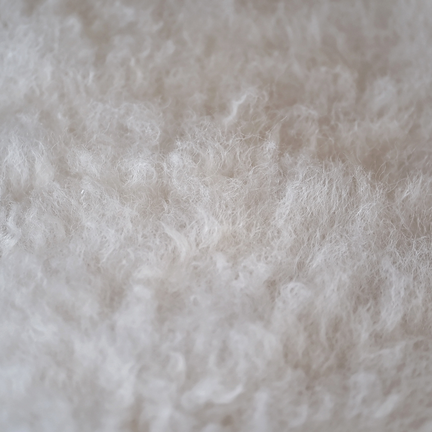NATURAL WHITE LARGE SHEEPSKIN RUG / THROW 100X65CMS