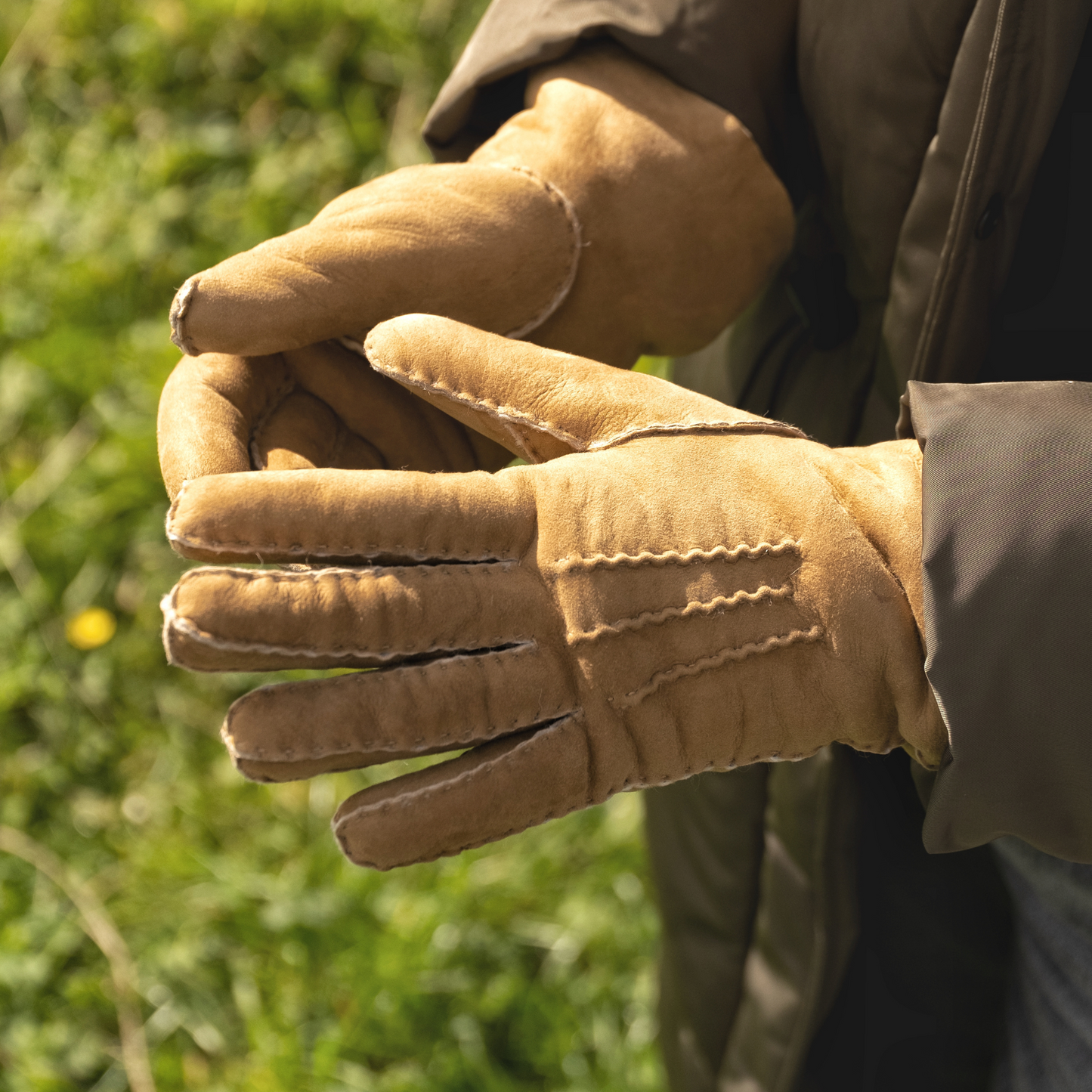 LADIES' SHEEPSKIN GLOVES (CHOICE OF THREE COLOURS) HANDSEWN