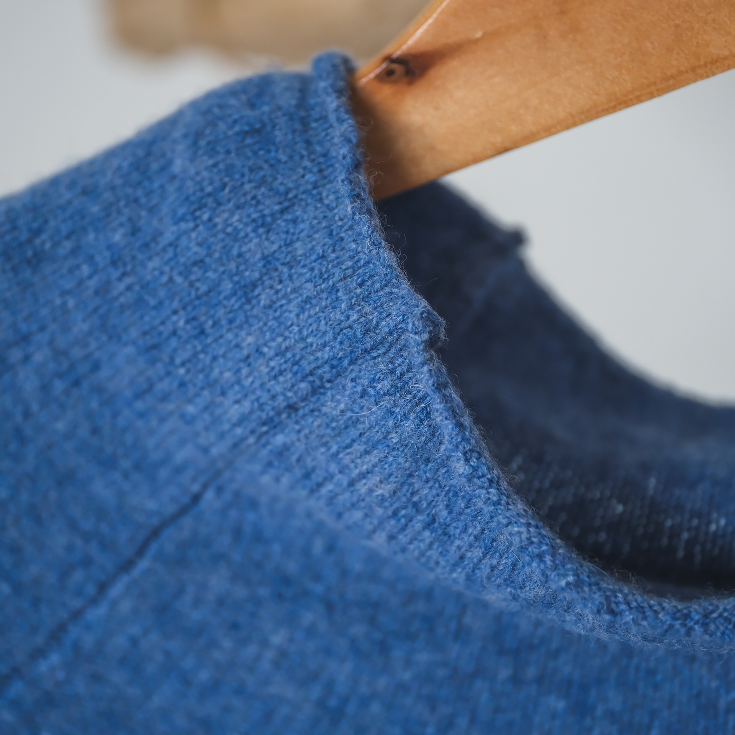 Corry Raglan Sweater in Jeans