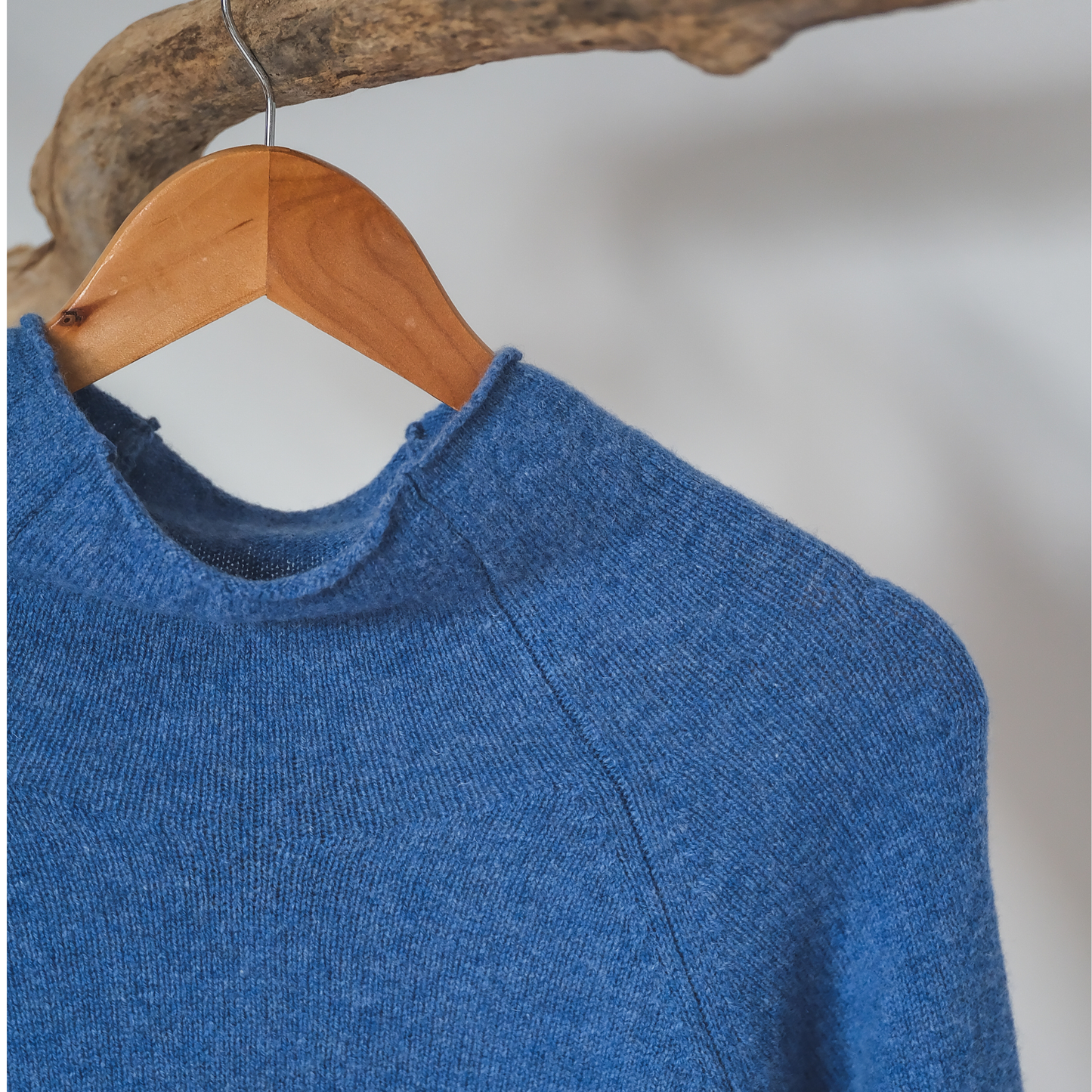 Corry Raglan Sweater in Jeans