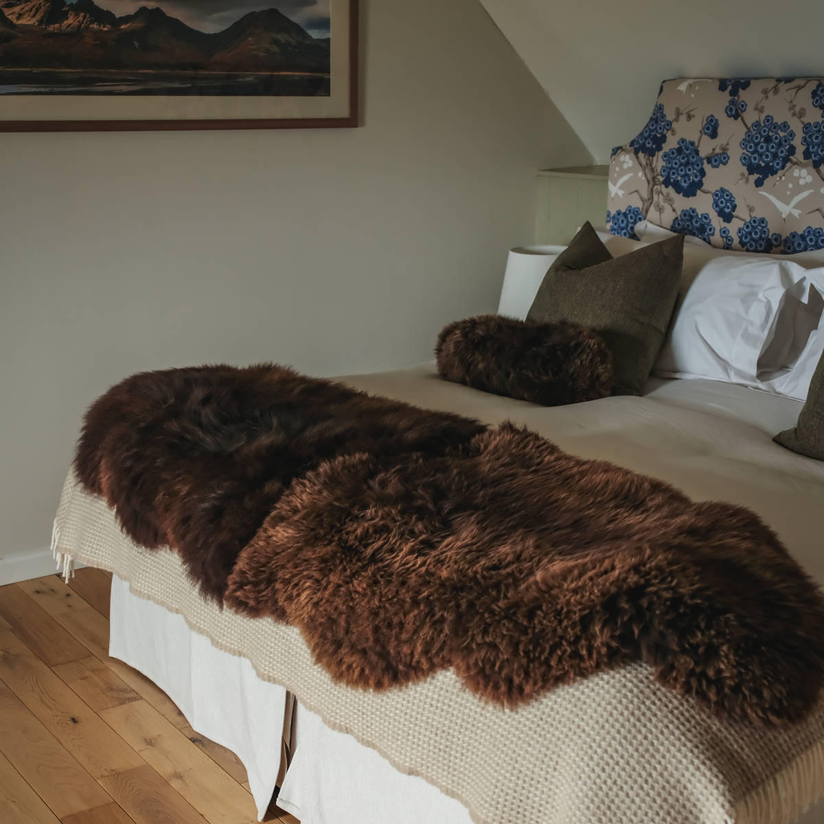 NATURAL BROWN END TO END SHEEPSKIN RUG / THROW