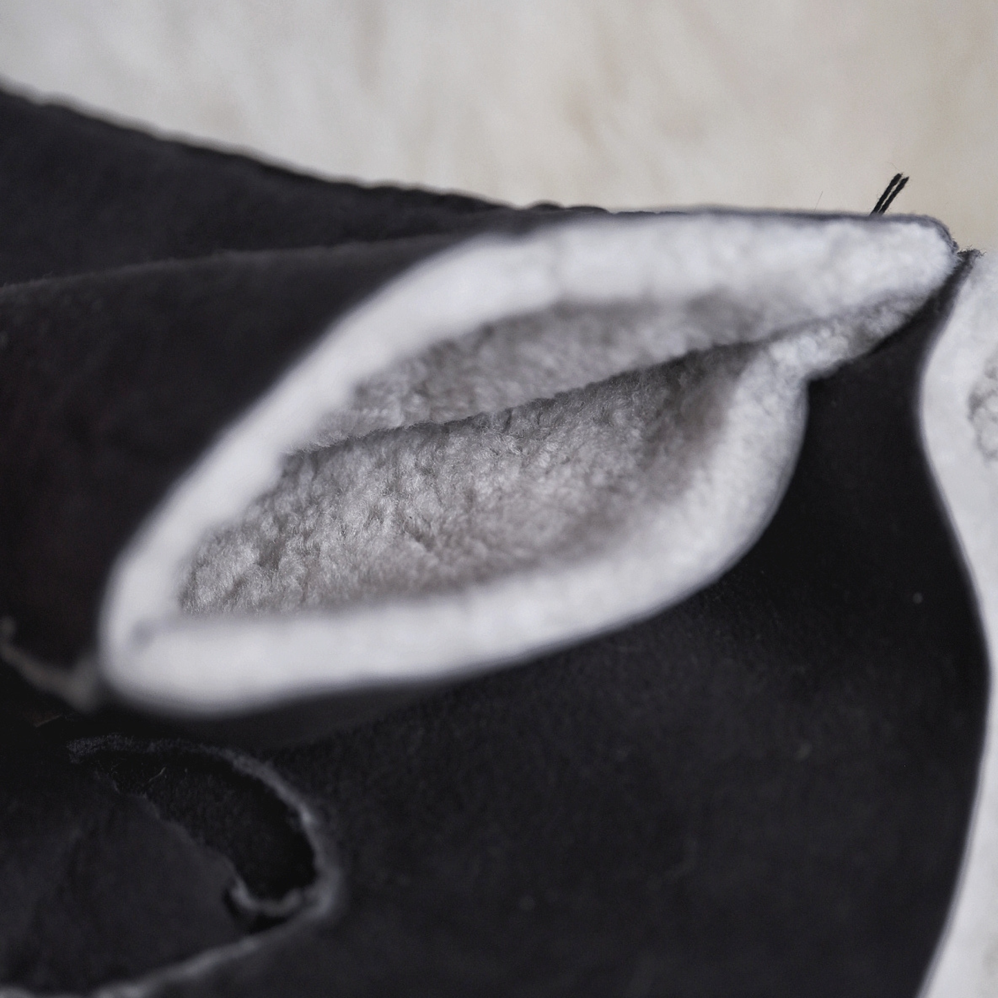 MEN'S SHEEPSKIN GLOVES IN BLACK OR BROWN (HANDSEWN)