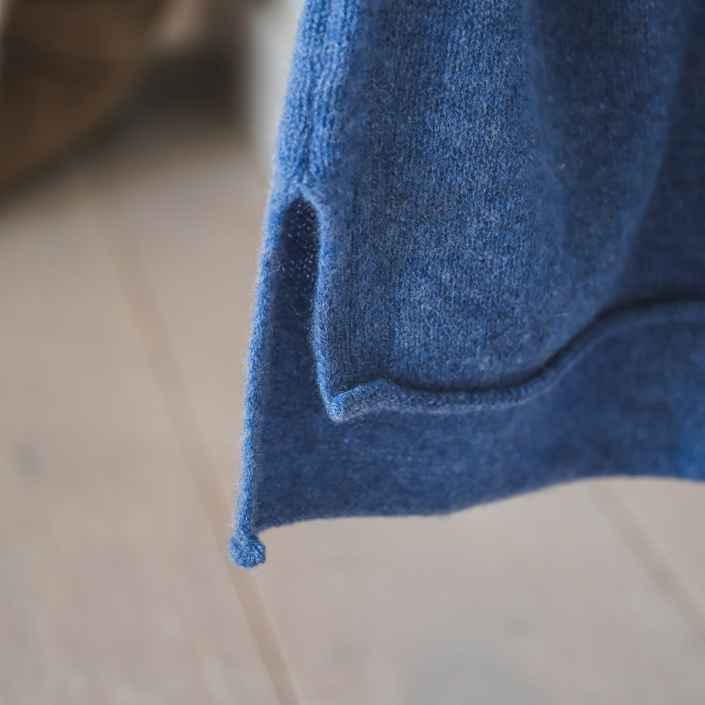 Corry Raglan Sweater in Jeans