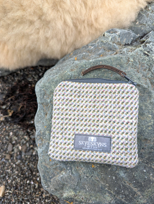 SMALL (COIN) SKYE TWEED PURSE IN GREY