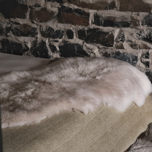 LINEN DOUBLE END TO END SHEEPSKIN RUG/THROW