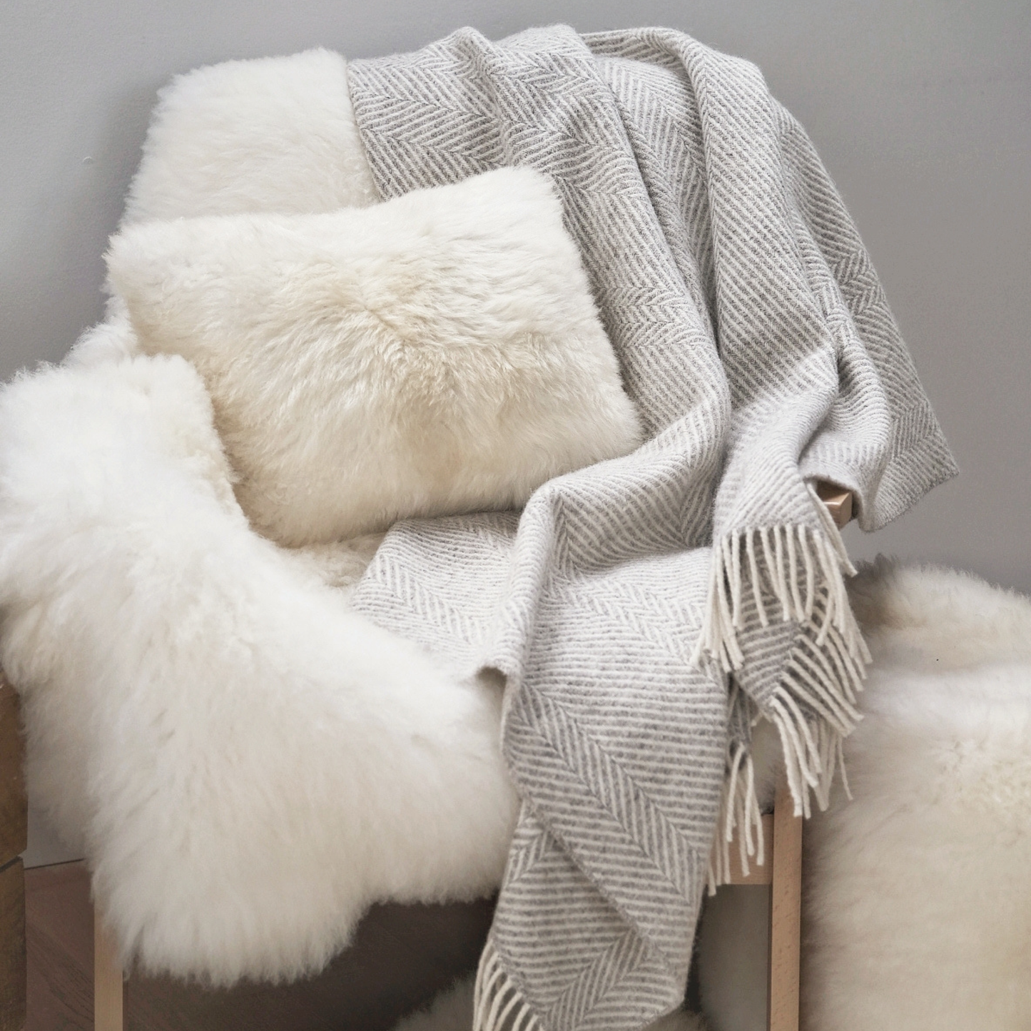 NATURAL WHITE LARGE SHEEPSKIN RUG / THROW 100X65CMS