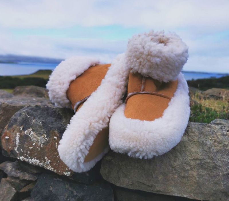 SNUGGLY SHEEPSKIN BOOT SLIPPERS (UK 4-13) (CHOICE OF COLOURS)