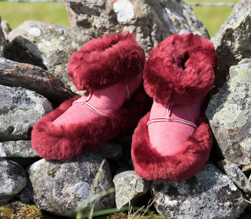 SNUGGLY SHEEPSKIN BOOT SLIPPERS (UK 4-13) (CHOICE OF COLOURS)